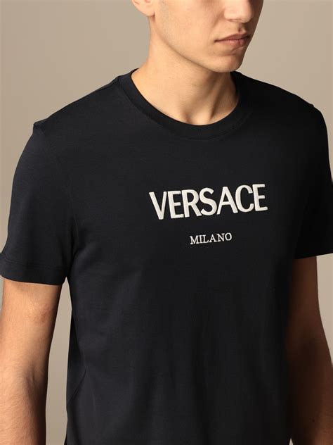 t shirt versace versus uomo|vestaglia versace uomo.